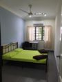 Homestay Subang Jaya Taipan 4BR (12pax) ホテルの詳細