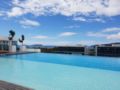 Infinity Pool Stylish Suite Summer Home ホテルの詳細
