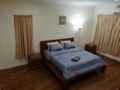 Large King Bed Master Room SemiD House KL 1Utama ホテルの詳細