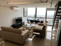 New duplex apartment near LRT at pinnacle PJ ホテルの詳細