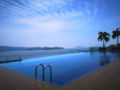 Pelagos Suites. Sunset Seaview with infinity pools ホテルの詳細