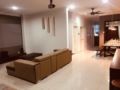 Setia Alam SCCC 3 Storey 5Bed Room Projector House ホテルの詳細