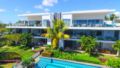 Myra Luxury Beachfront Apartment - Islets View ホテルの詳細
