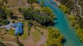 Private retreat beside the Hawea River. ホテルの詳細