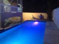 4BR Beach House with Swimming Pool Nasugbu ホテルの詳細