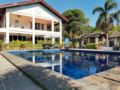 A private, comfy beach home in Batangas ホテルの詳細