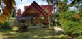 Big open space at the dining area overlooking tree ホテルの詳細