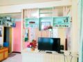 Cozy 2BR APT w/ nook, HC shower | 2km away fr town ホテルの詳細