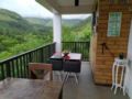 HILLTOP HOUSE near the Mountains, River & Beach ホテルの詳細