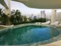 Modern Luxury Lower Penthouse in Mandaluyong ホテルの詳細