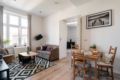 Apartment with city view in historical town house ホテルの詳細