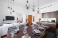 Big, fantastic, apartment located in the Old Town. ホテルの詳細