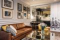 View Local Artwork in Chic Home in the Jewish Area ホテルの詳細