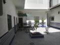 Casa Valientes B traditional patio and parking ホテルの詳細