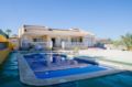 Charming Villa with pool in La Marina ホテルの詳細