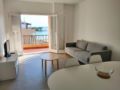 Renewed apartment a foot away from the beach ホテルの詳細