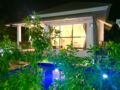 2 Bedroom Luxury Pool Villa Jasmine -walk to beach ホテルの詳細