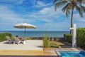 Absolute beachfront-villa with private jacuzzi ホテルの詳細