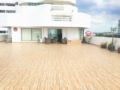 Large terrace with Jacuzzi sea & pool views ホテルの詳細
