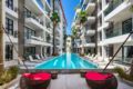 MODERN 1BR with Terrace, 300 meters to Surin Beach ホテルの詳細