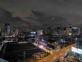 New 1 BR nearby train night market/ RCA 828 ホテルの詳細