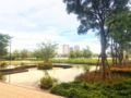 River & city view, min 30 days, 3 pools, gym, MRT ホテルの詳細