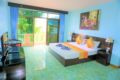 Romantic Villa Family Room with balcony in Patong ホテルの詳細