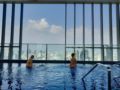 Rooftop pool luxury cozy condo free wifi 793 BTS ホテルの詳細