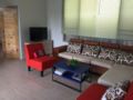 Spacious two bedroom apartment close to the beach ホテルの詳細