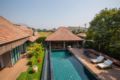 Sunshine Pool Villa 5BR Sleeps 16 w/ Breakfast ホテルの詳細