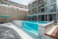Yanud With balcony Pool View/ close to City Center ホテルの詳細