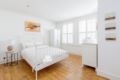 Bright, welcoming 3 bed with terrace, Fulham ホテルの詳細