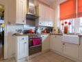 Veeve 2 Bed 1 Bath Flat Honeybourne Road West Hampstead ホテルの詳細