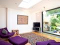 Veeve 4 Bedroom 60S Chic Broughton Gardens Highgate ホテルの詳細