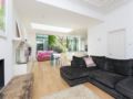 Veeve 5 Bed Family Home On Dukes Avenue Chiswick ホテルの詳細