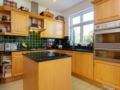 Veeve 5 Bedroom Family Home Preston Close Twickenham ホテルの詳細