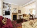 Veeve Beautiful Bohemian 2 Bed St Charles Square Notting Hill ホテルの詳細