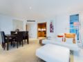 Veeve Sleek River View Apartment Aspect Court Chelsea Harbour Fulham ホテルの詳細