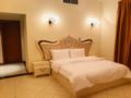 Luxury Furnished 5BR Villa located in Umm Sequim ホテルの詳細