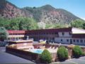 Glenwood Springs Cedar Lodge ホテルの詳細