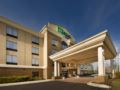 Holiday Inn Express & Suites C ホテルの詳細
