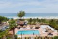 Howard Johnson Resort Hotel by Wyndham St. Pete Beach FL ホテルの詳細
