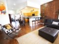 Lenox Ave Unit 4 by Luxury Living Suites ホテルの詳細