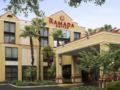 Ramada by Wyndham Suites Orlando Airport ホテルの詳細