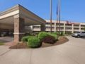 Ramada Plaza by Wyndham Holtsville Long Island ホテルの詳細