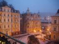 2 balconies above colonnade apartment ホテルの詳細