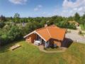 Four-Bedroom Holiday Home in Ulfborg ホテルの詳細