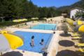 Camping Les Eaux Chaudes ホテルの詳細