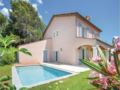 Five-Bedroom Holiday Home in Biot ホテルの詳細
