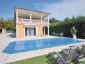 Five-Bedroom Holiday Home in Frejus ホテルの詳細
